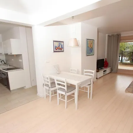 Makado Apartment Marin アパート